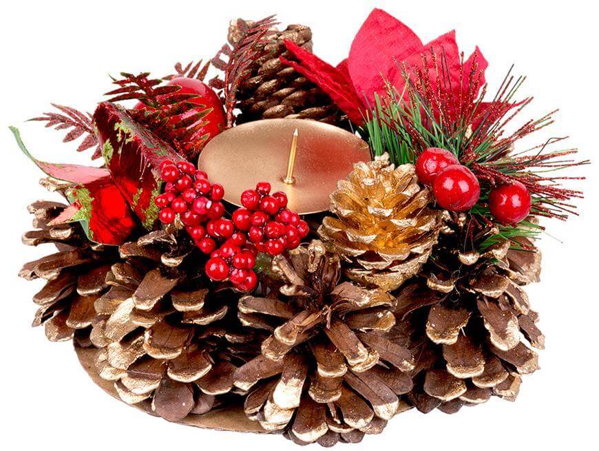 prírodný vianočný svietnik ozdobený šiškami, vetvičkami, čečinou, kvetom a jabĺčkom so zlatým hrotom na sviečku a s priemerom 15cm
